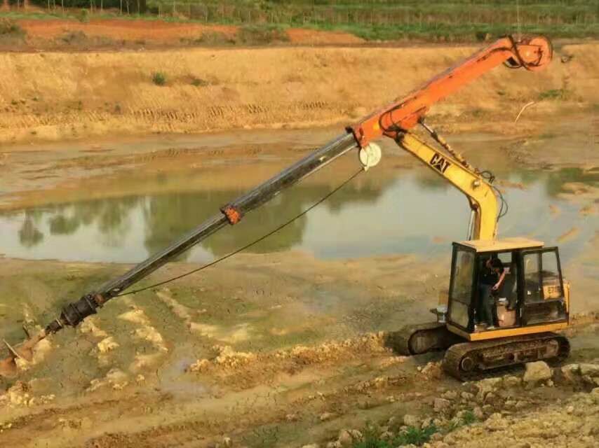 挖機(jī)伸縮臂廠家、勾機(jī)伸縮臂廠家、伸縮臂勾機(jī)廠家